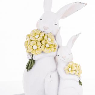 Figurka wielkanocna Białe króliki z żółtymi kwiatkami 26cm
