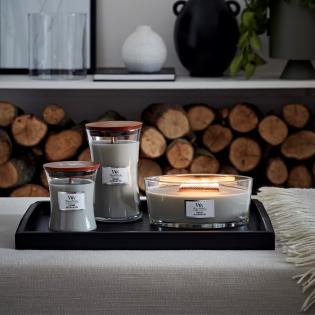 Woodwick Fireside świeca zapachowa średnia z drewnianym knotem