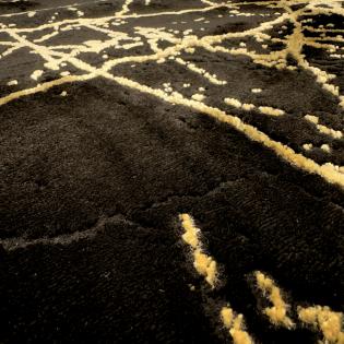 Dywan nowoczesny Elite 4355 czarny marmur ze złotymi żyłami