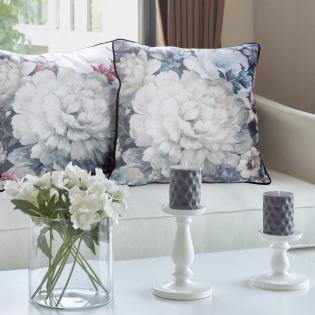 Poszewka dekoracyjna Lucia 45x45cm welurowa z kremowymi kwiatami