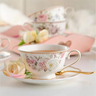 Villa Italia Margaret Filiżanka ze spodkiem do herbaty 200ml kolorowe kwiaty i motyle