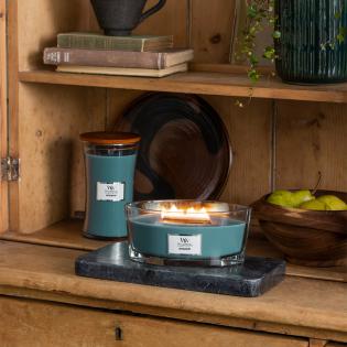 Woodwick Antiquarium świeca zapachowa średnia z drewnianym woskiem