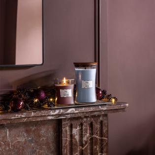 Woodwick Phantom Cherry świeca zapachowa średnia z drewnianym knotem