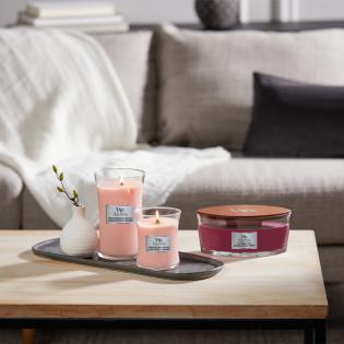 Woodwick Pressed Blooms and Patchouli świeca zapachowa średnia z drewnianym knotem