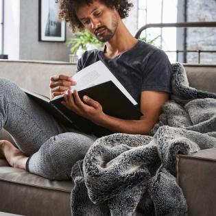 Koc futrzany Bugatti 3885-800 szary 150x200