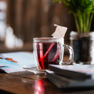 Vialli Design Amo Komplet 2 filiżanek ze spodkami 250ml z podwójną ścianką