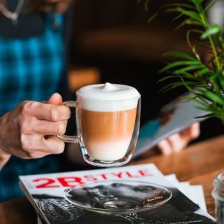 Vialli Design Amo Komplet 2 filiżanek ze spodkami 250ml z podwójną ścianką