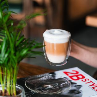 Vialli Design Amo Komplet 2 filiżanek ze spodkami 250ml z podwójną ścianką