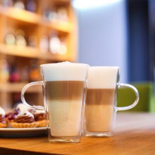 Vialli Design Amo Szklanka do latte 320ml z podwójną ścianką