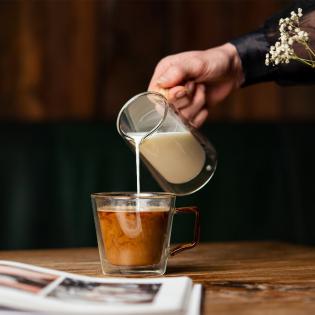 Vialli Design Diva Mlecznik z uchem 200ml z podwójną ścianką