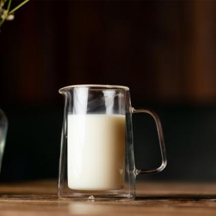 Vialli Design Diva Mlecznik z uchem 200ml z podwójną ścianką